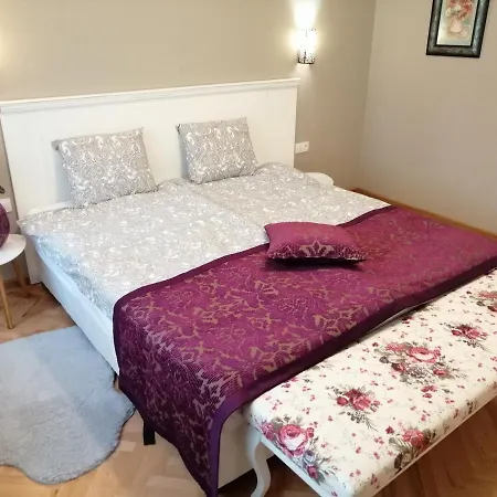 Апартамент С Две Спални В Центъра На Варна/Two Bedroom Apartment In Varna Center