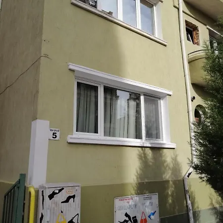 Апартамент С Две Спални В Центъра На Варна/Two Bedroom Apartment In Varna Center *